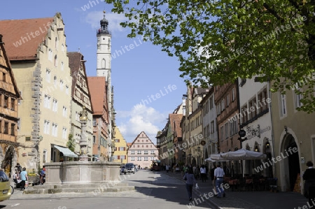 Brunnen und Rathaus in Rothenburg
