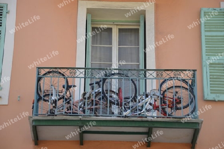 Fahrraeder auf dem Balkon