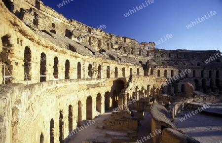 Das Kolloseum in El Jem im zentralen Tunesien in Nordafrika.