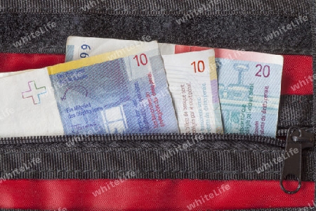 Schweizer Franken in einem Brustbeutel