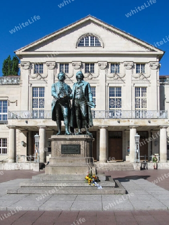 Deutsches Nationaltheater mit Goethe - Schiller - Denkmal