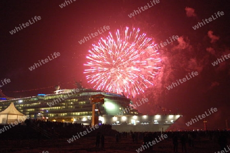 "Freedom of the Seas" mit Feuerwerk
