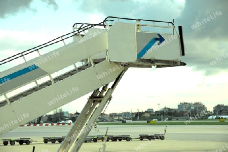 Mobile Treppe am Flughafen Lissabon