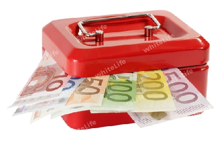 Rote Geldkassette mit Banknoten auf weissem Hintergrund