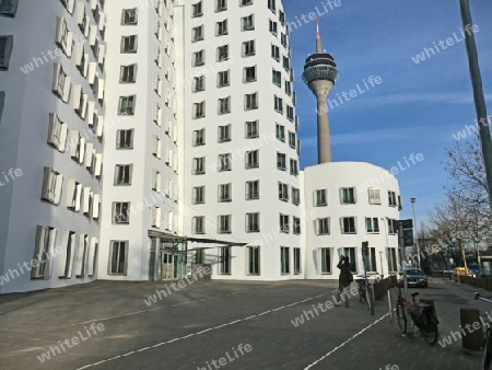 Medienhafen D?sseldorf-Fernsehturm vom neuen Zollhof aus gesehen