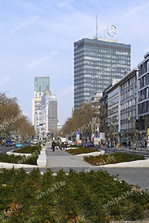 Tauentzienstrasse, Mittelpromenade, im Hintergrund Europacenter, Zoofenster,  Berlin, Deutschland , Europa, oeffentlicherGrund