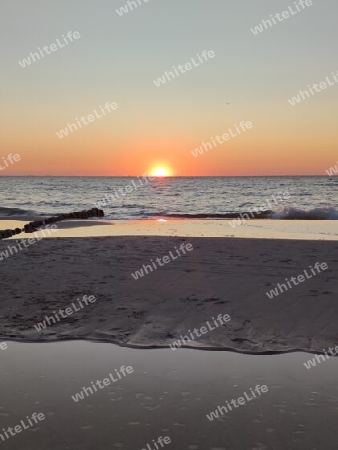 Strandlandschaft  bei Sonnenuntergang