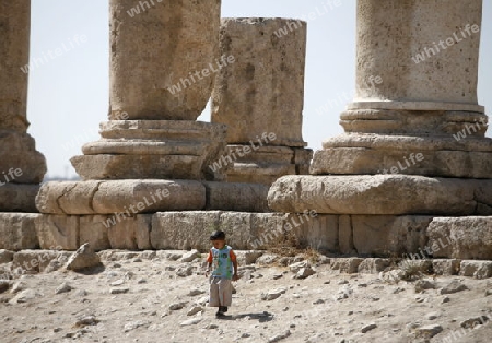 The Ruins of the citadel Jabel al Qalah in the City Amman in Jordan in the middle east.