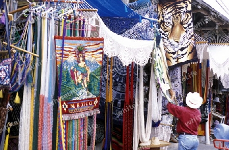 Ein Marktstand bei der Inka Ruinenstadt von Tulum an der Karibik in der Provinz Quintana Roo in Mexiko.



