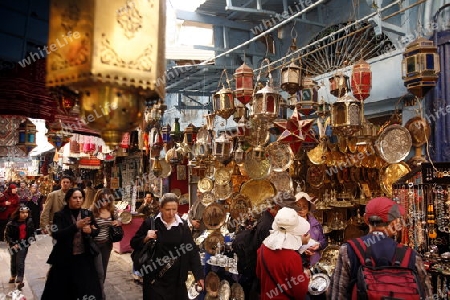 Afrika, Nordafrika, Tunesien, Tunis
Eine Gasse in der Medina mit dem Markt oder Souq in der Altstadt der Tunesischen Hauptstadt Tuni


