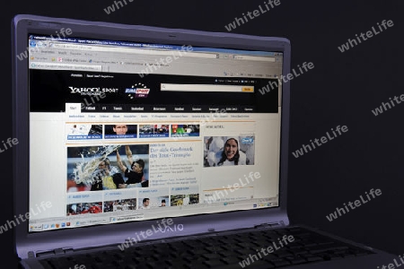 Website, Internetseite, Internetauftritt des Fernsehsenders Eurosport  auf Bildschirm von Sony Vaio  Notebook, Laptop