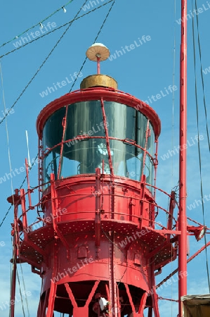 Hamburger Hafen 2012 ? Knallroter Signalfeuer-Turm 
