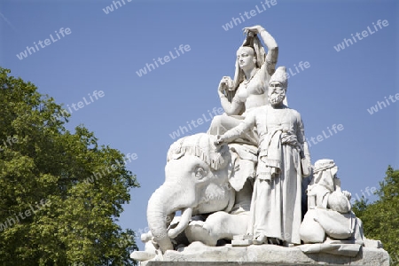 London - Albert memorial - Asia statue
