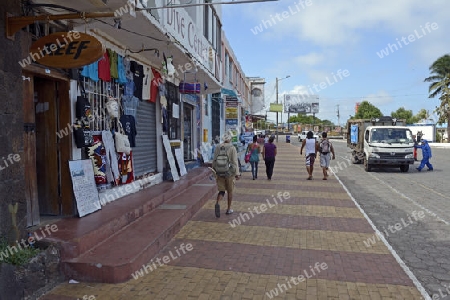 Hauptstrasse von Puerto Ayora, mit Gesch?ften und Restaurants,  Insel Santa Cruz, Indefatigable Island, Galapagos Archipel, Unesco Welterbe,  Ecuador, Suedamerika