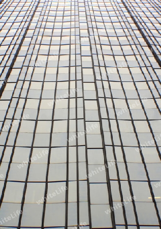 glasfassade von einem hochhaus
