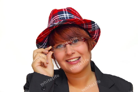 Portrait einer jungen attraktiven Frau mit Hut.