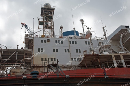 Hamburger Hafen 2012 - Schiff im Trockendock