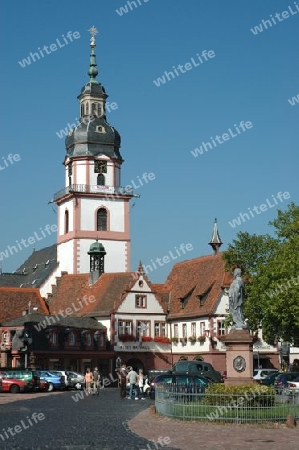 Marktplatz und Kirche in Erbach