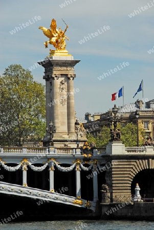 Historische Br?cke und Denkmal in Paris