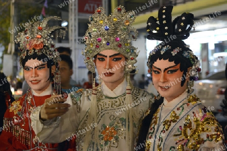 Thailaendische Opernsaenger einer Chinesischen Oper auf dem Markt bei einem Fest im Santichaiprakan Park am Mae Nam Chao Phraya in der Hauptstadt Bangkok von Thailand in Suedostasien.
