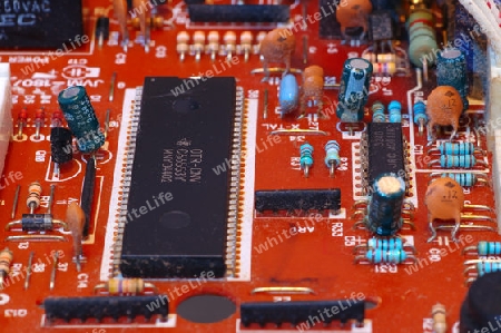 Computer Chip und Elektronik auf Platine