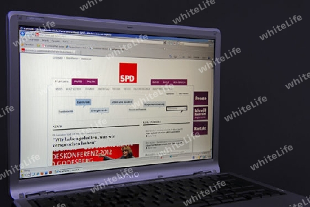 Website, Internetseite, Internetauftritt der SPD auf Bildschirm von Sony Vaio  Notebook, Laptop