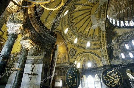 Die Aya Sofia Moschee im Stadtteil Sultanahmet in Istanbul in der Tuerkey.