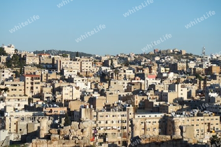 Blick von Gerasa auf die Neustadt Jerash, Jordanien