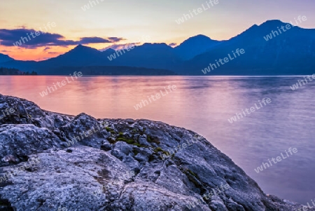 Der Walchensee ist einer der tiefsten (maximale Tiefe: 190 m) und zugleich einer der größten (16,40 km²) Alpenseen Deutschlands. Er liegt 75 km südlich von München in den Bayerischen Voralpen, auf 800 m Meereshöhe und mit seiner gesamten Fläche einsc