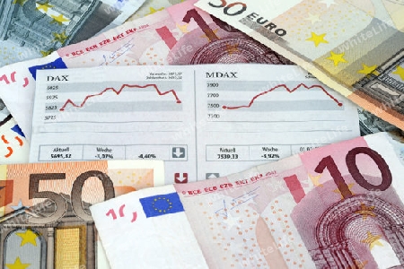 DAX,  MDAX Boersenkurve  Euro Banknoten, Geldscheine , Symbolbild fuer Boersengewinne, Boersenverluste