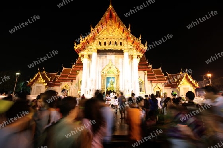Die Tempelanlage des Wat Benchamabophit bei einer Religioesen Zeremonie in Bangkok der Hauptstadt von Thailand in Suedostasien. 
