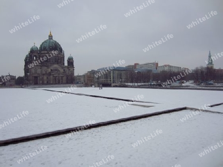 Am verschneiten Schlo?platz ( Blick auf Berliner Dom )