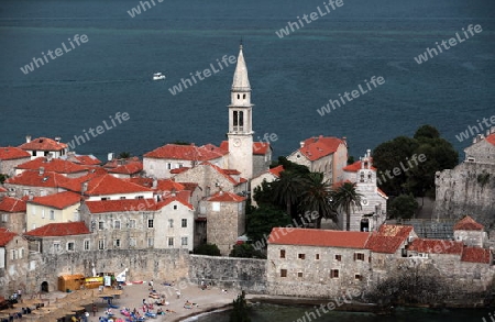 Die Altstadt mit der Kirche Sv. Ivan Krstitelji der Adria Stadt Budva mit vielen neuen Appatementhausern in Montenegro im Balkan am Mittelmeer in Europa.