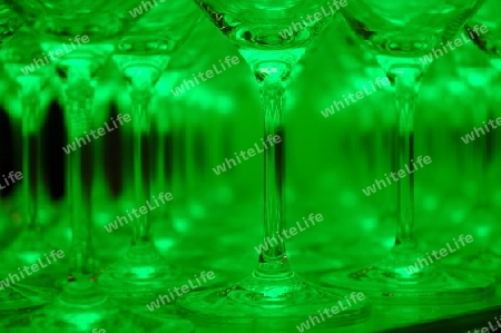 Gr?n beleuchtete Weingl?ser | green lighted wineglasses