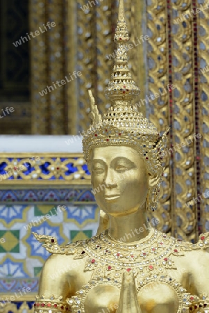 Die Tempelanlage des Wat Phra Kaew in der Hauptstadt Bangkok von Thailand in Suedostasien.