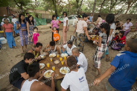 People on a Lunch near the Temple Lawkananda in New Bagan in Myanmar in Southeastasia.
