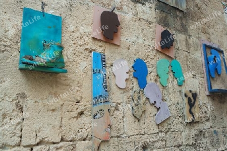 Deko an alter Hausmauer. Akkon, Israel