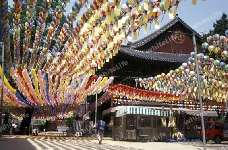 Ein Laternen Fest in einem Tempel im Zentrum von Seoul der Hauptstadt von Suekorea in Ostasien..