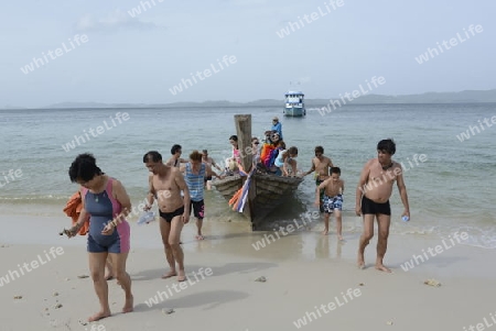 Eine kleine Badeinsel wenige Bootsminuten oestlich von der Hauptinsel Puket auf der Insel Phuket im sueden von Thailand in Suedostasien.