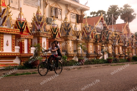 Der Tempel Wat Sainyaphum in der Stadt Savannahet in zentral Laos an der Grenze zu Thailand in Suedostasien.