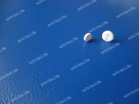 Tabletten im Meer der Pharmaindustrie