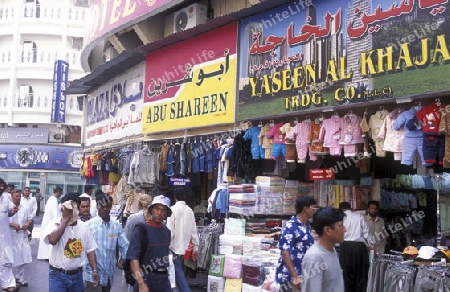Auf dem Souq oder Bazaar in Zentral Dubai in den Vereinten Arabischen Emiraten in Arabien.  (KEYSTONE/Urs Flueeler)