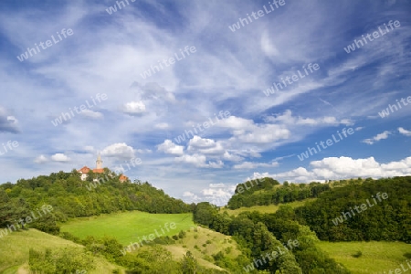Landschaft mit Leuchtenburg