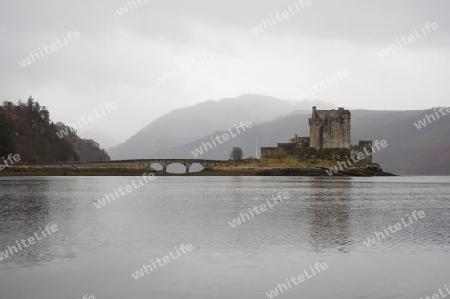 castle and bridge in Scotland in cloudy ambiance