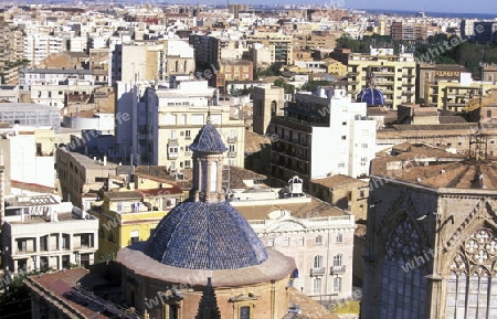Die Altstadt aus der Sicht der Kathedrale von Valenzia in Spanien in Europa.