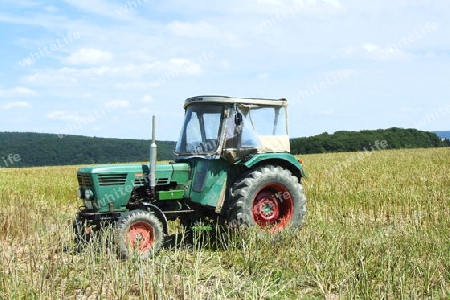 Traktor auf dem Feld