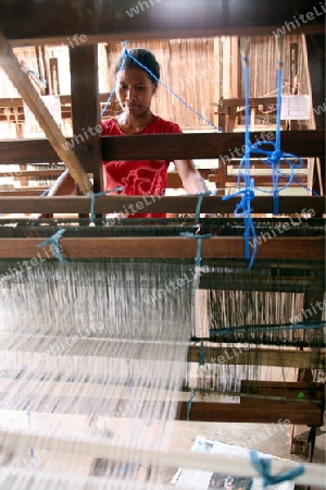 Eine Seiden Weberei bei Venilale in Zental Ost Timor auf der in zwei getrennten Insel Timor in Asien.