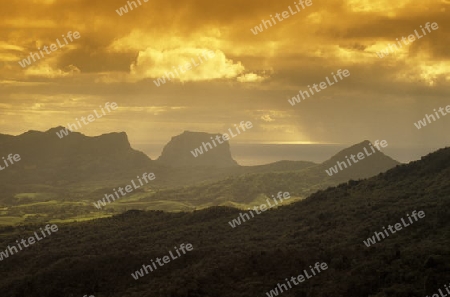 Die Landschaft an der Westkueste von Mauritius im Indischen Ozean. 
