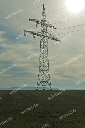 Strommasten mit Leitung