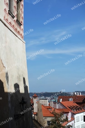 Hohe Mauer und Blick auf die Altstadt, Prag